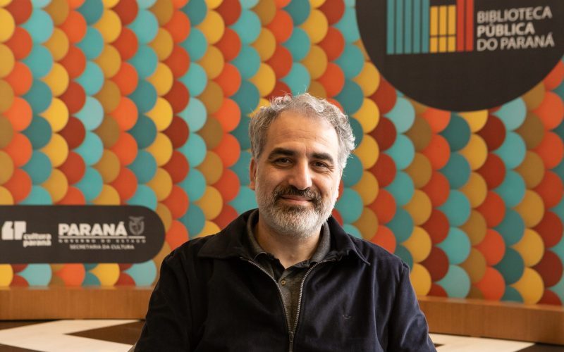 Curitiba, 17 de junho de 2025 - Entrevista com Christian Schwartz sobre Danton Trevisan na Biblioteca Pública do Paraná.